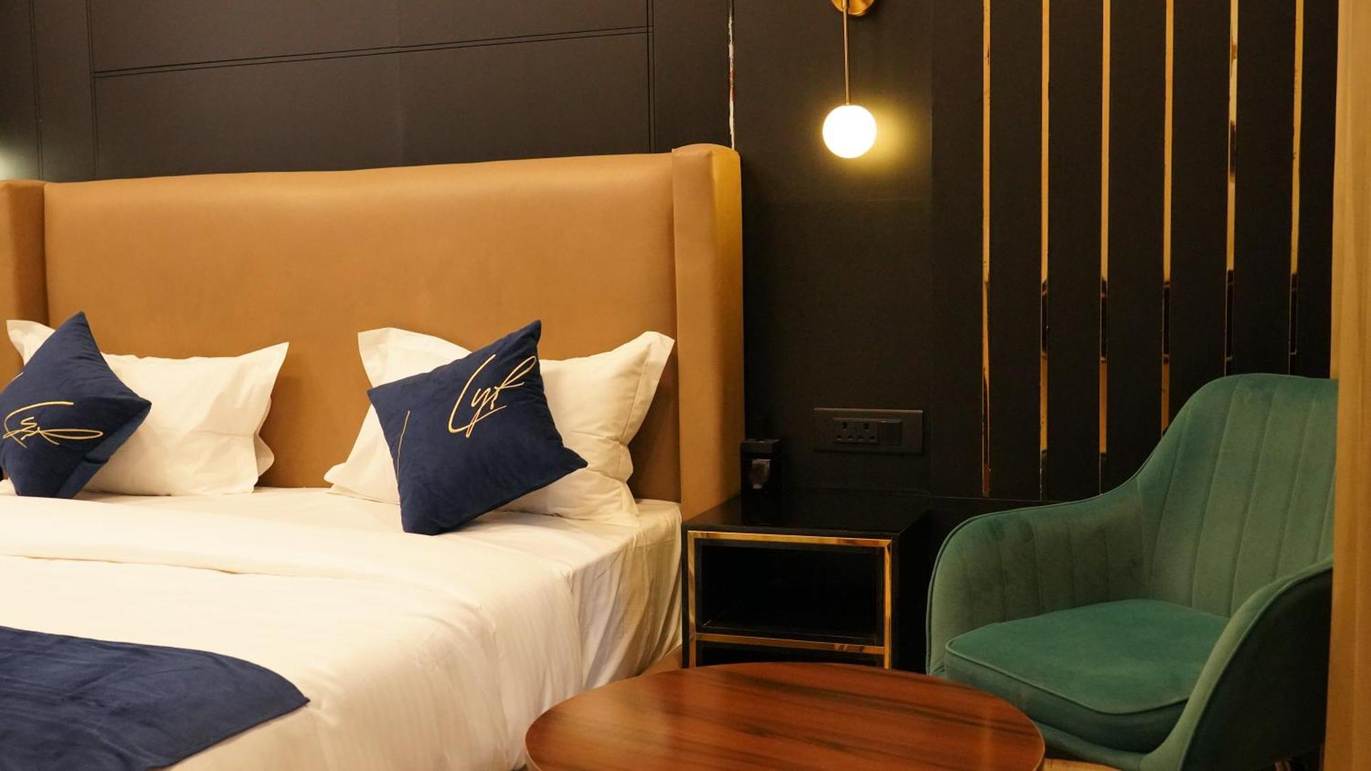 Aquila Grand Suites - Noida Sector 136 Ngoại thất bức ảnh