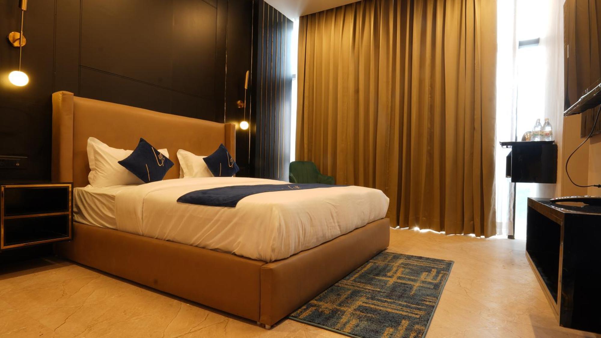 Aquila Grand Suites - Noida Sector 136 Ngoại thất bức ảnh
