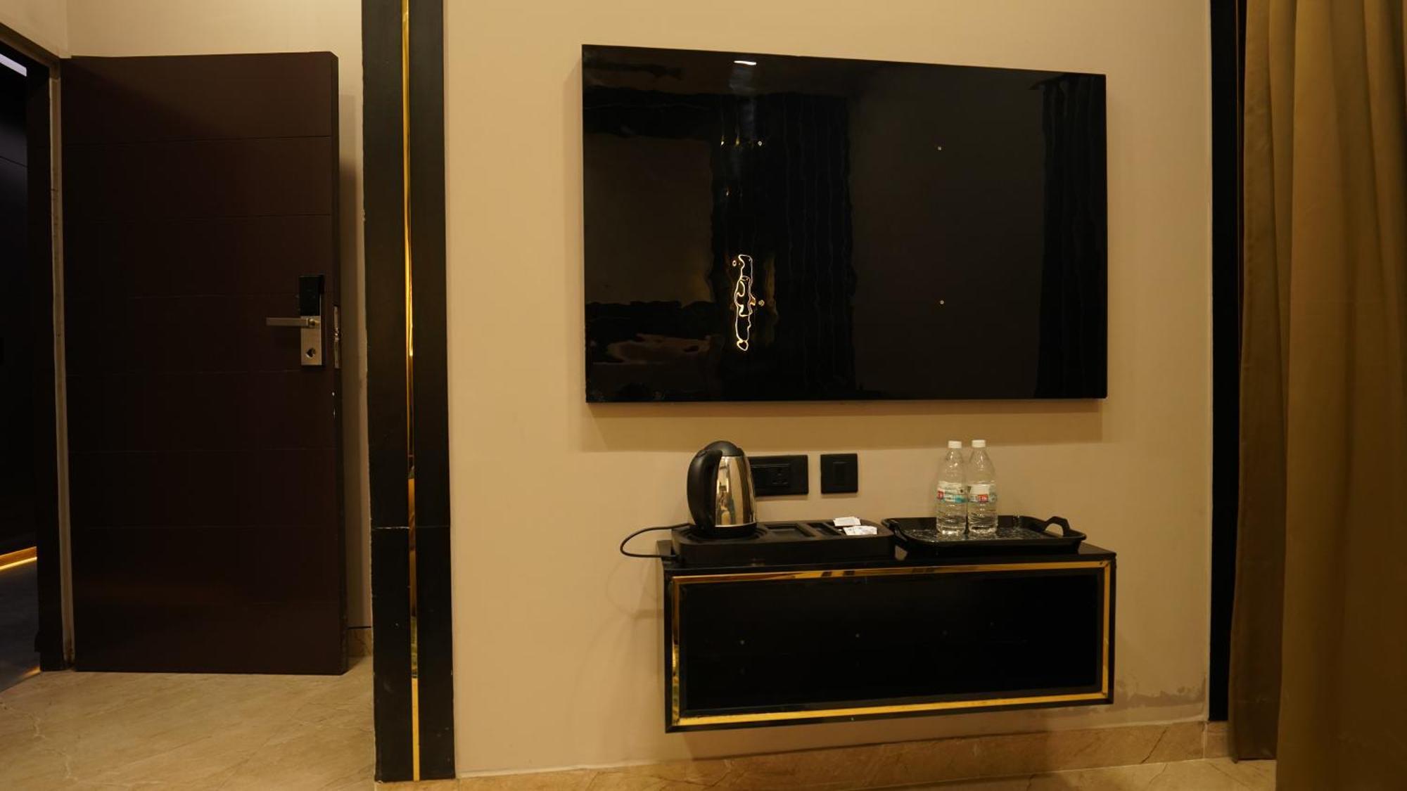 Aquila Grand Suites - Noida Sector 136 Ngoại thất bức ảnh