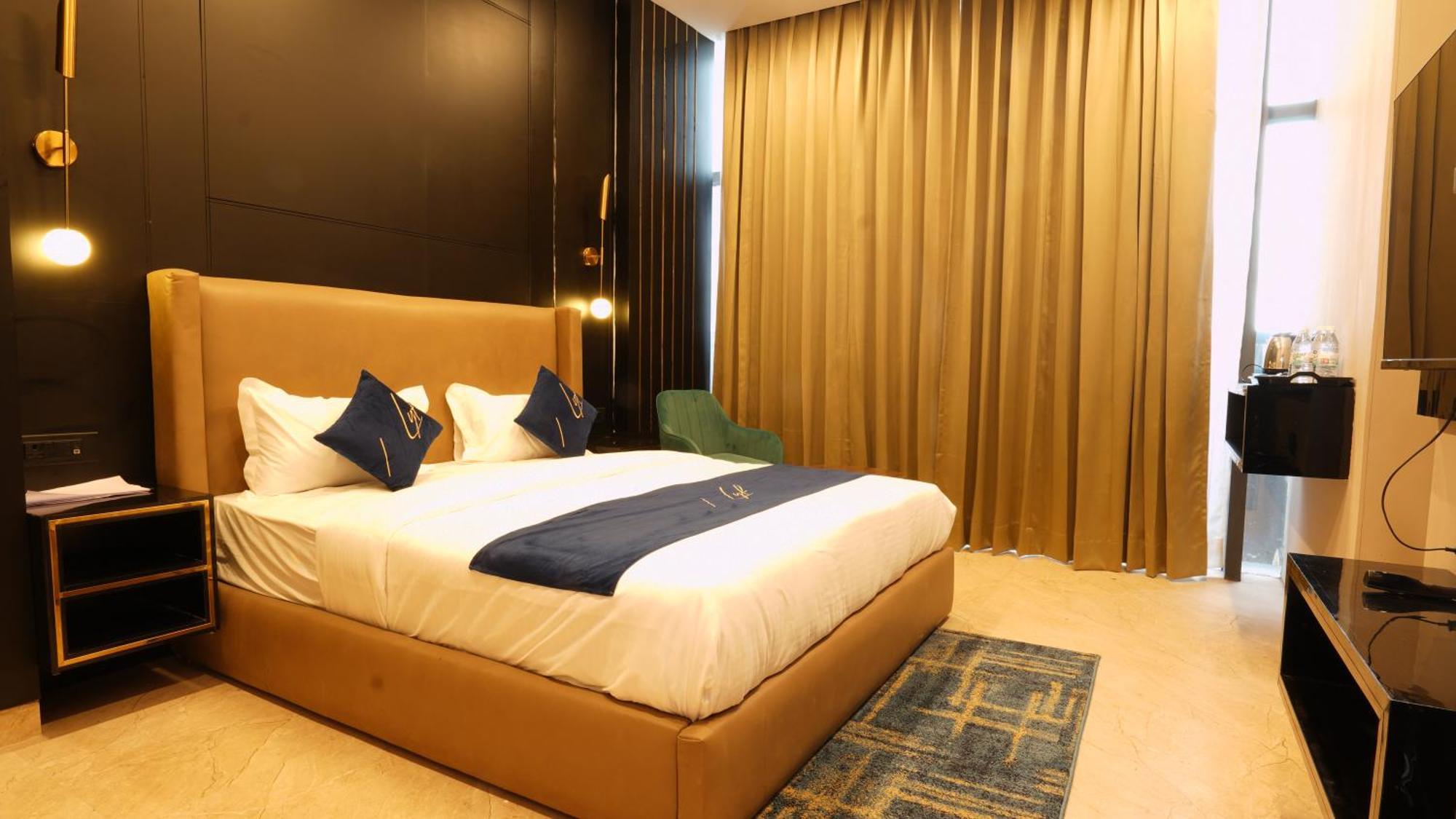 Aquila Grand Suites - Noida Sector 136 Ngoại thất bức ảnh
